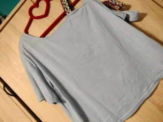 Camiseta hippie hombro descubierto bohemia