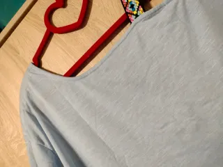 Camiseta hippie hombro descubierto bohemia