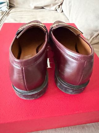 Mocasines granate Zara con flecos y hebilla