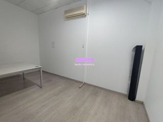 Local comercial en alquiler en Montigalà -Sant Crist en Badalona
