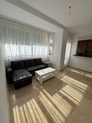 Piso en alquiler en Cruz Roja en Sevilla