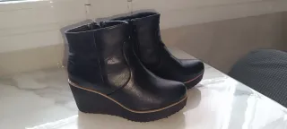 Botines negros de cuña