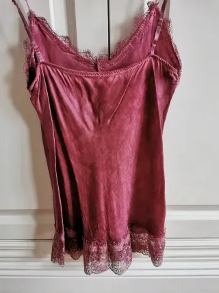 Camisa rosa con encaje