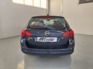 Opel Astra 2011