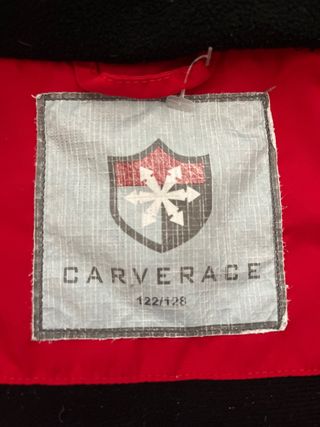 Chaqueta de esquí roja y negra