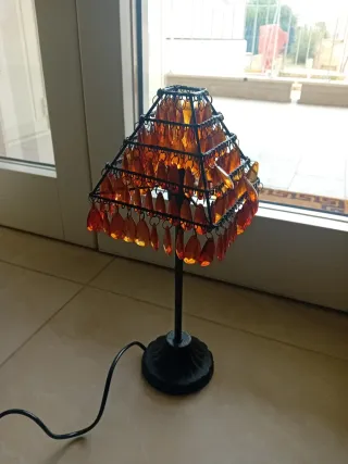 Lampada decorativa in metallo e vetro