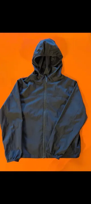 Chubasquero niño Uniqlo azul marino