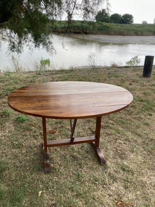 Mesa plegable antigua de vendimia