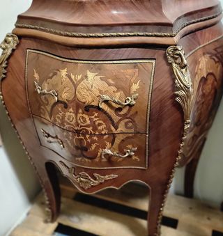 Cassettiera e 2 comodini in legno intarsiato