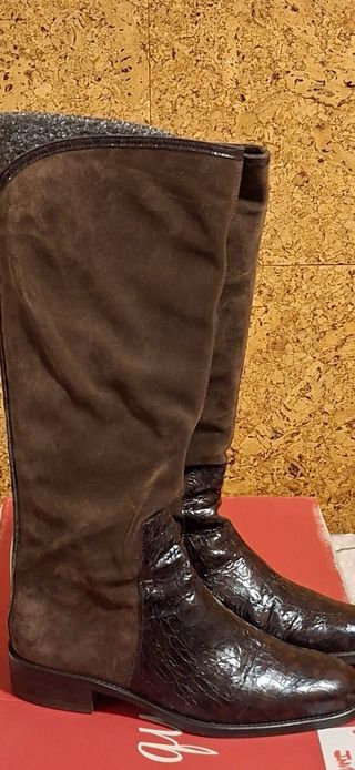 Botas altas piel efecto coco marrones