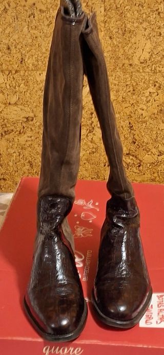 Botas altas piel efecto coco marrones