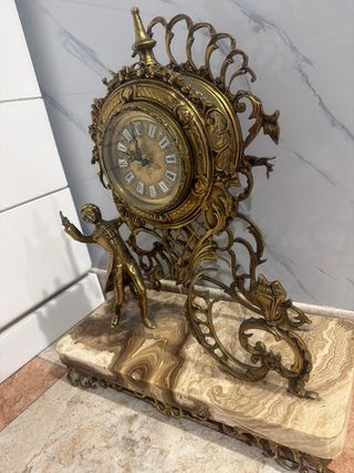 Reloj de sobremesa antiguo de bronce