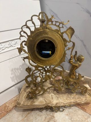 Reloj de sobremesa antiguo de bronce