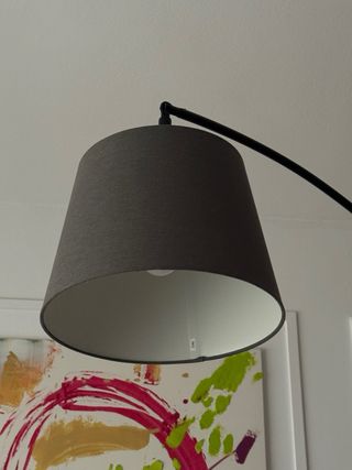 Lámpara de pie Ikea gris oscuro