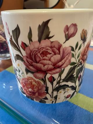 Vaso in ceramica con fantasia floreale