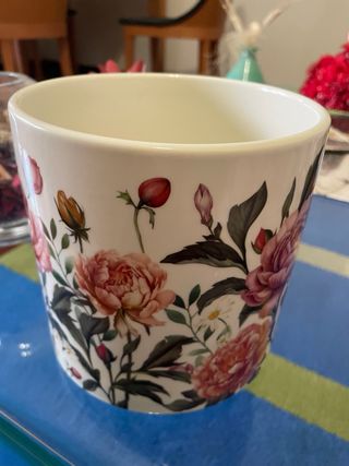 Vaso in ceramica con fantasia floreale