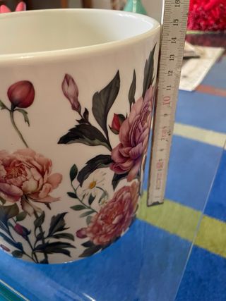 Vaso in ceramica con fantasia floreale