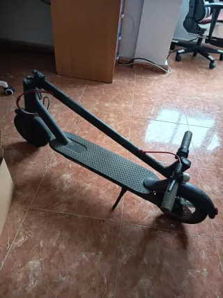 Xiaomi MI Scooter M365 con ruedas macizas