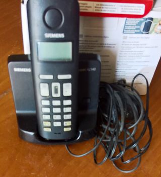 Lotto 7 telefoni: 5 cordless, 2 fissi