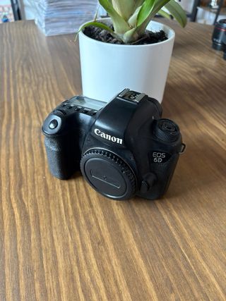 Canon 6D + Canon 24-70 2.8 + batería + 2 tarjetas