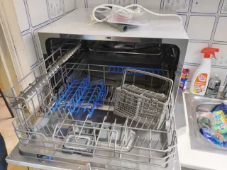 Lavavajillas compacto Midea