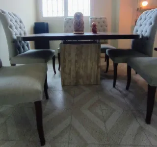 Comedor con 6 sillas tapizadas