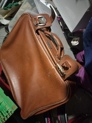 Maleta antigua de cuero marrón