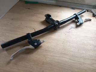 Manillar, potencia y manetas de freno bici