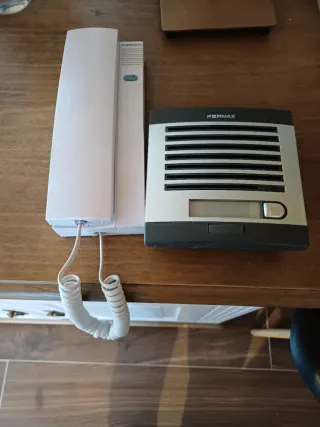 Telefonillo Fermax Blanco y Gris