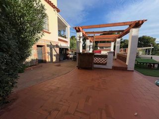 Chalet en alquiler en Montmar en Castelldefels