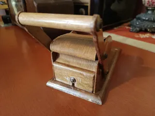 Antigua maquina de madera Siglo XX