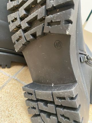 Botas negras piel sintética talla 40