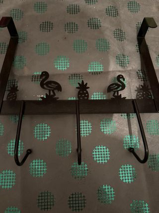 Perchero de puerta con adornos