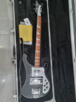 Bajo Rickenbacker Negro