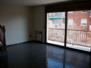 Casa adosada en alquiler en Les Arenes - La Grípia  Can Montllor en Terrassa