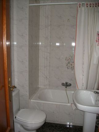 Casa adosada en alquiler en Les Arenes - La Grípia  Can Montllor en Terrassa