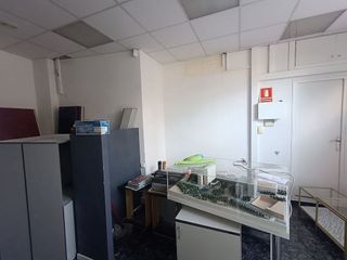 Local comercial en alquiler en Pubilla Cases en Hospitalet de Llobregat, L´