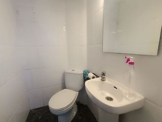 Local comercial en alquiler en Pubilla Cases en Hospitalet de Llobregat, L´