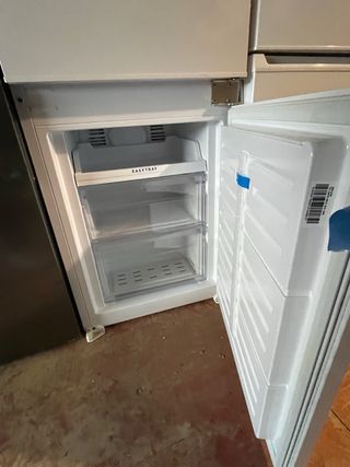 Nevera de integración blanca DAEWOO
