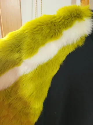 Sudadera Zara Negra con Mangas Peludas