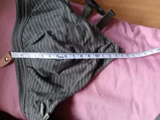 Sujetador de lactancia verde con rayas.