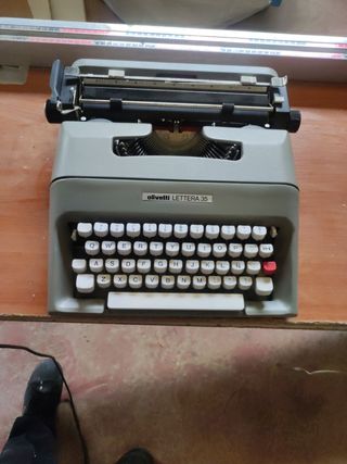 Máquina de escribir Olivetti Lettera 35