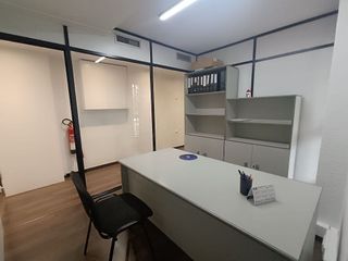 Local comercial en alquiler en Pubilla Cases en Hospitalet de Llobregat, L´