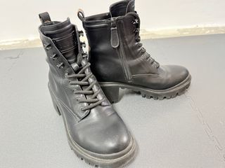 Botines Guess Negros con Plataforma