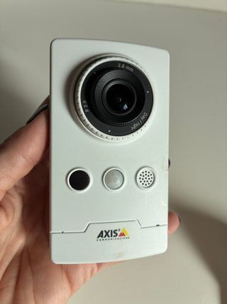 Axis M1065-LW Cámaras de Red