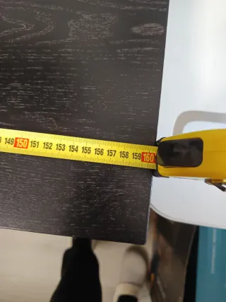 Cómoda de madera oscura