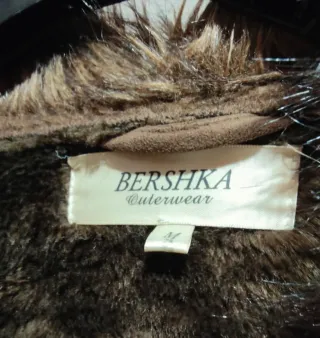 Abrigo Bershka piel vuelta