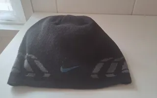 Gorros Nike Lana Negro y Blanco