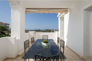 Piso en venta en Los Naranjos - Las Brisas en Marbella