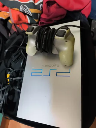 Funda Negra PlayStation 2 y PlayStation 2 completa